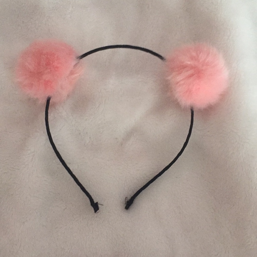 ⚡️flash sale ⚡️Pom Pom headband 💕